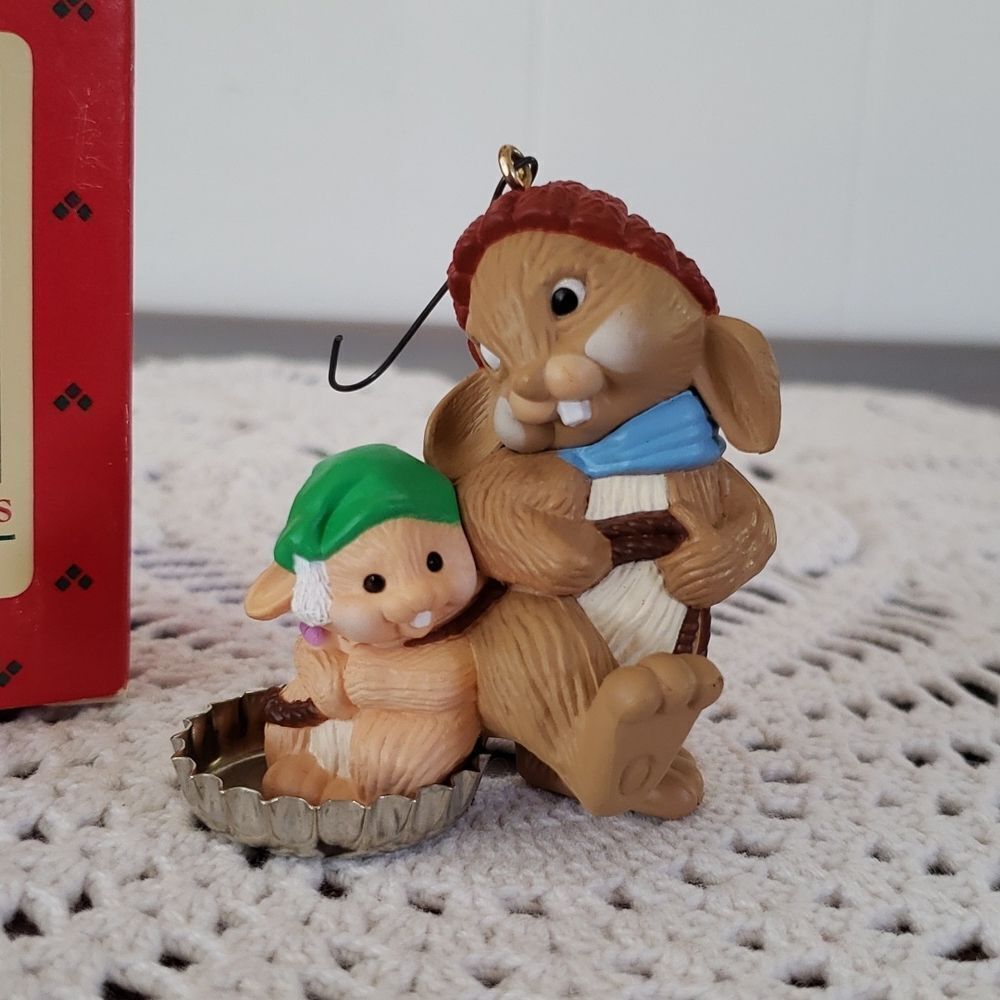 Vintage 1985 Hallmark Keepsake Ornament- Bottlecap Fun Bunnies
